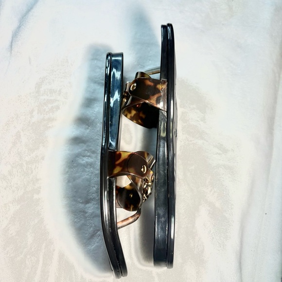 Vince Camuto tortoise Evolet jelly slide thong sandals - Picture 5 of 6